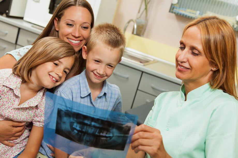 At What Age Should Children Begin Going to the Dentist?